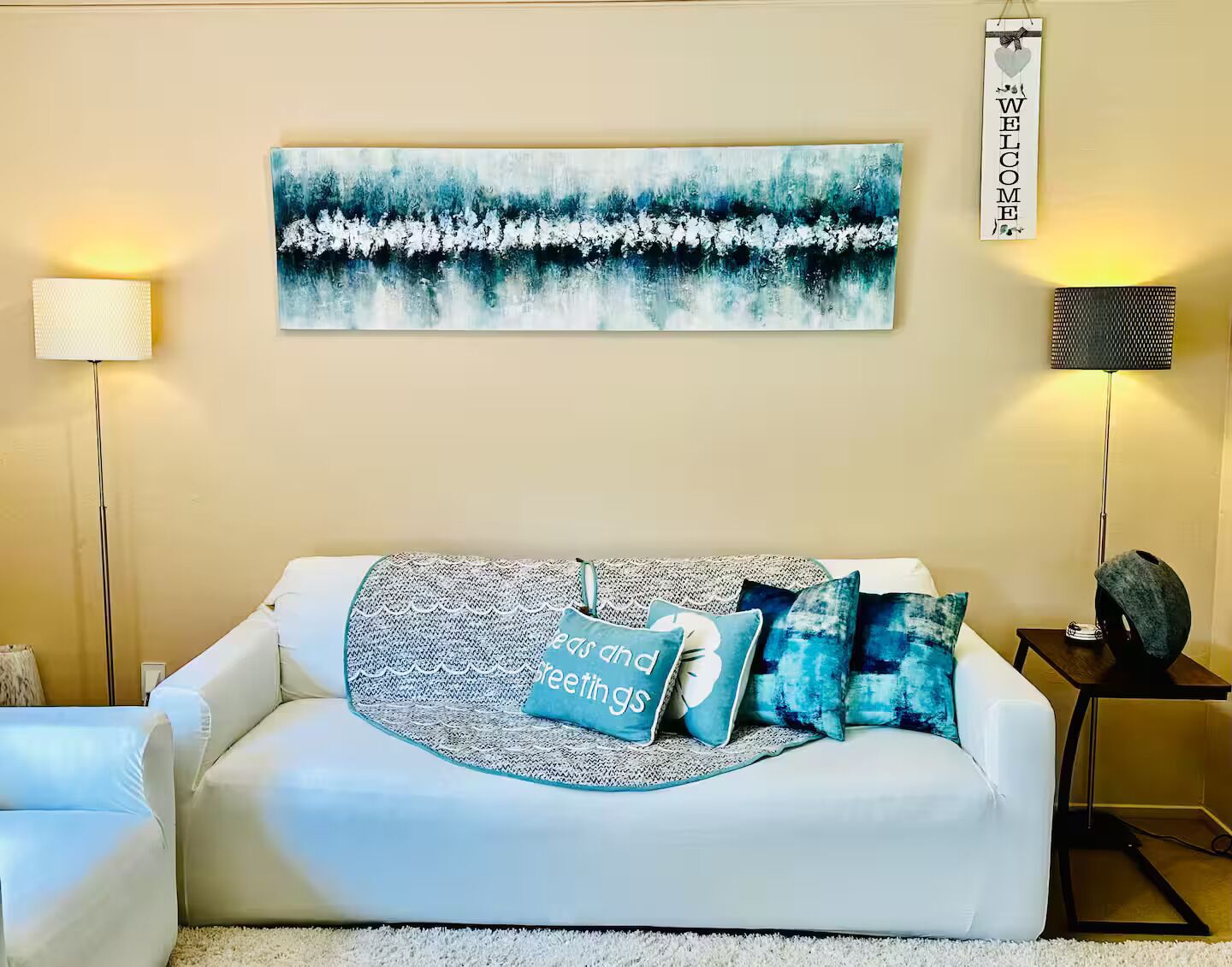 Smart TV, reproductor de DVD, libros y biblioteca musical 