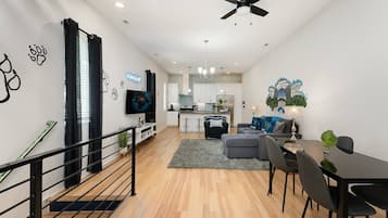 Televisión y chimenea