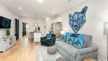 Televisión y chimenea