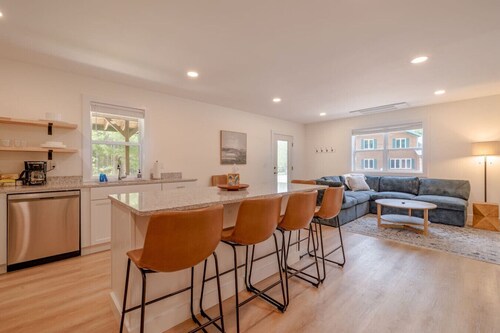 Newly Built 2 BR APT in SWH! [Backside Bungalow]