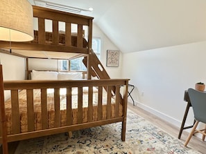 2 Schlafzimmer, Schreibtisch, Bügeleisen/Bügelbrett, WLAN