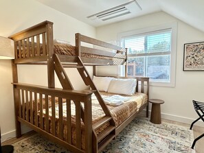 2 bedrooms, desk, iron/ironing board, WiFi