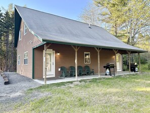 Exterior - Newly Renovated 2nd FL Apt in SWH [Quietside Loft] (Southwest Harbor)