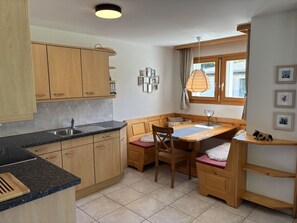 Fridge, dishwasher, cookware/dishes/utensils