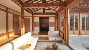 Double Jae | Living area | Heated floors - Nostalgia Hanok Hotel (Seoul)
