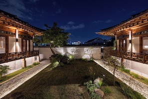 Blue Jae | Courtyard view
