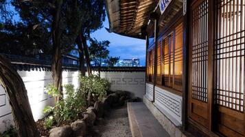 Blue Jae | Terrace/patio
