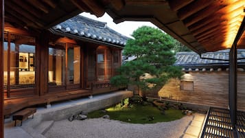 Hillo Jae | Vista al patio