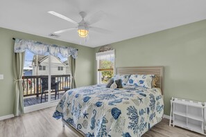 3 bedrooms, desk, free WiFi, bed sheets - Game Room, Kayaks, Steps to the Ocean! (Ocean Gate)