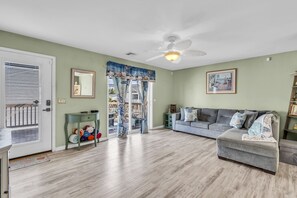 Smart TV, table tennis - Game Room, Kayaks, Steps to the Ocean! (Ocean Gate)