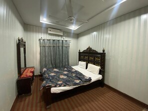 In-room safe, iron/ironing board, free WiFi, bed sheets