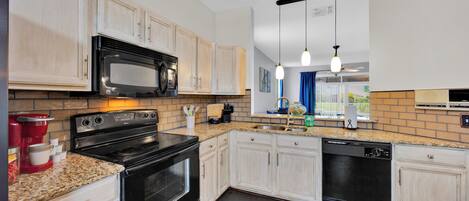 電子レンジ、オーブン、コンロ、食器洗い機