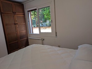 1 bedroom, iron/ironing board, bed sheets