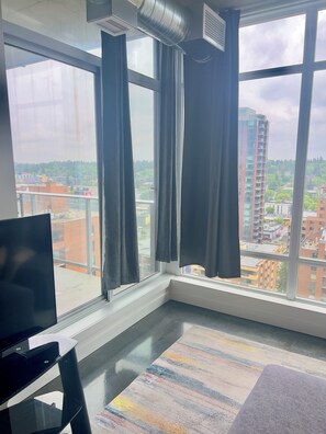 Smart TV - Heaven On Earth, The Condo! Near Calgary Stampede | Free Parking (Calgary)