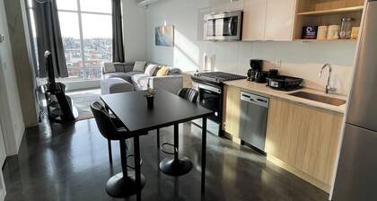 Calgaryâs Downtown Haven - Free Parking