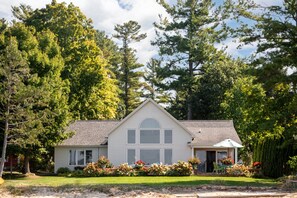 Exterior - Luxe 3BR | Bunkhouse + Private Beach | Near Resort (Williamsburg)