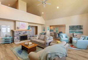 Smart TV - Luxe 3BR | Bunkhouse + Private Beach | Near Resort (Williamsburg)