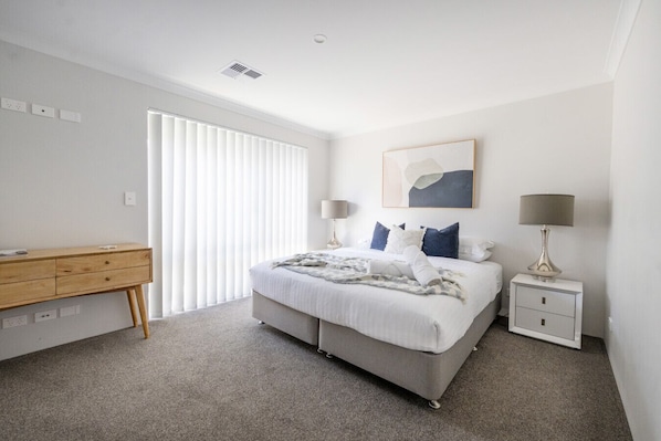 3 bedrooms, iron/ironing board, free WiFi, bed sheets