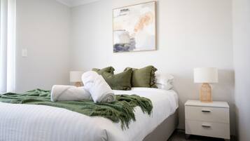 3 bedrooms, iron/ironing board, free WiFi, bed sheets