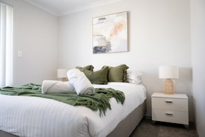 3 chambres, fer et planche à repasser, Wi-Fi gratuit, draps fournis