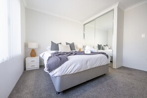 3 dormitorios, tabla de planchar con plancha, wifi gratis y ropa de cama