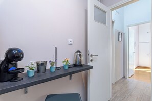 Apartemen, 1 kamar tidur, dapur, pemandangan kota | Dapur pribadi | Lemari es besar, microwave, oven, dan kompor