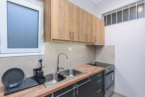 Apartemen, 1 kamar tidur, dapur, pemandangan kota | Dapur pribadi | Lemari es besar, microwave, oven, dan kompor