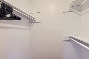 Interior - 2B Getaway Steps to Dtwn | Sleeps 6 | Pool, Prkg (Austin)