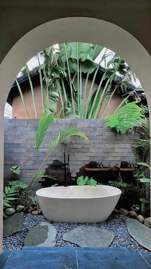 Free toiletries, hair dryer, slippers, towels - Lakeside View Villa Chuong My Ha Noi (Hanoi)