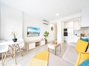 Dining - Apartment in Las Palmas Near Las Canteras Beach (Las Palmas de Gran Canaria)