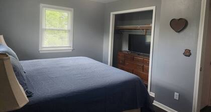 B&S Creekside Retreat Lodging