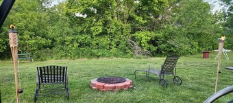 B&S Creekside Retreat Lodging