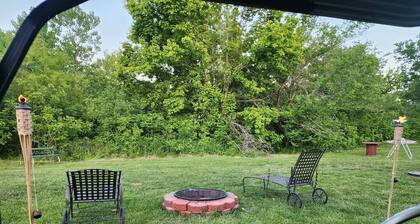 B&S Creekside Retreat Lodging