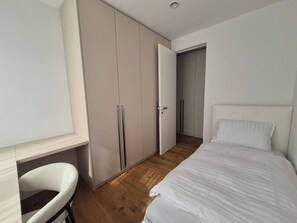 3 bedrooms, iron/ironing board, WiFi