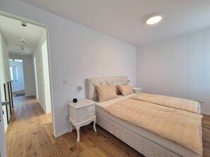 3 bedrooms, iron/ironing board, WiFi