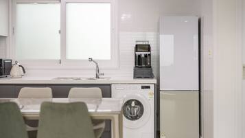 30PY Private Pool Villa | 私人廚房 | 雪櫃、微波爐、電飯煲、廚房用具/餐具/器皿