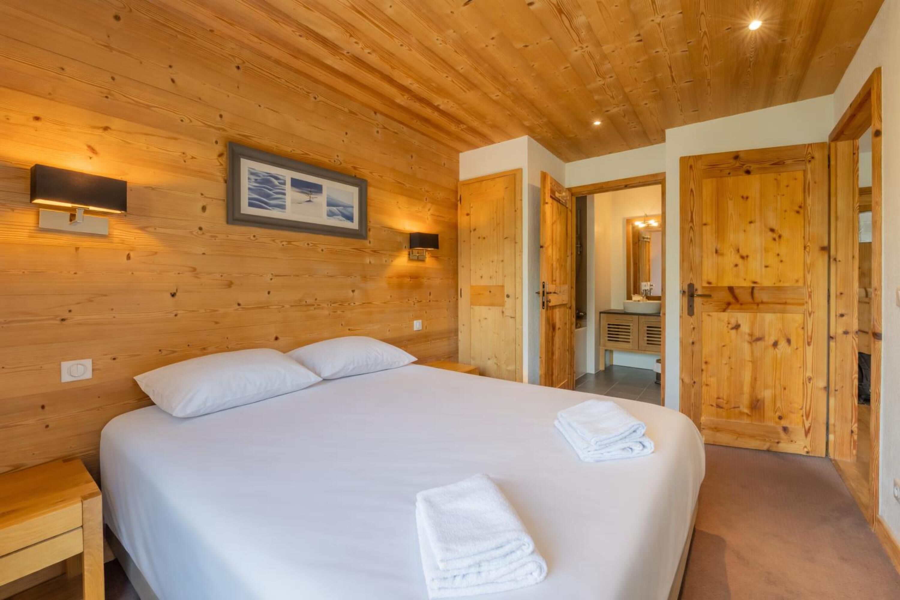 Family Apartment, Multiple Bedrooms (l'Ours Bleu A35 - Ski in Ski out) | 3 bedrooms, free WiFi, bed sheets
