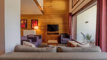Family Apartment, 3 Bedrooms, Microwave (l'Ours Bleu A35 Ski-In at Vallorcine|) | Living area