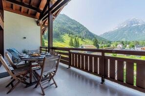 Familjelägenhet - flera sovrum (l'Ours Bleu A35 - Ski in Ski out) | Restaurang utomhus