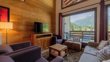 Family Apartment, 3 Bedrooms, Microwave (l'Ours Bleu A35 - Ski in Ski out) | Living area
