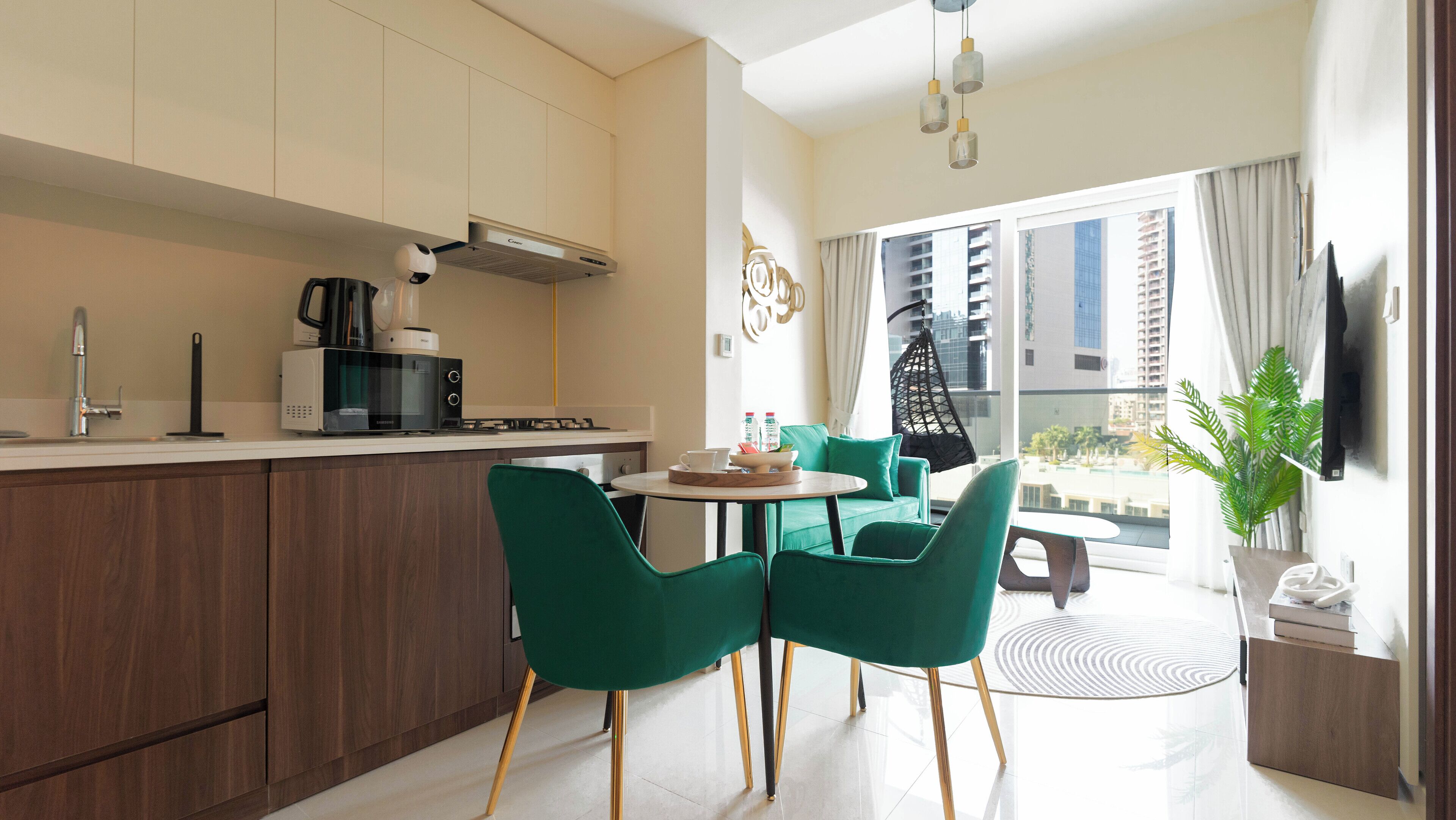 Deluxe Apartment, Balcony, Lake View | In-room dining