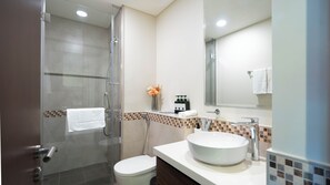 Deluxe-Apartment, Balkon, Seeblick | Badezimmer