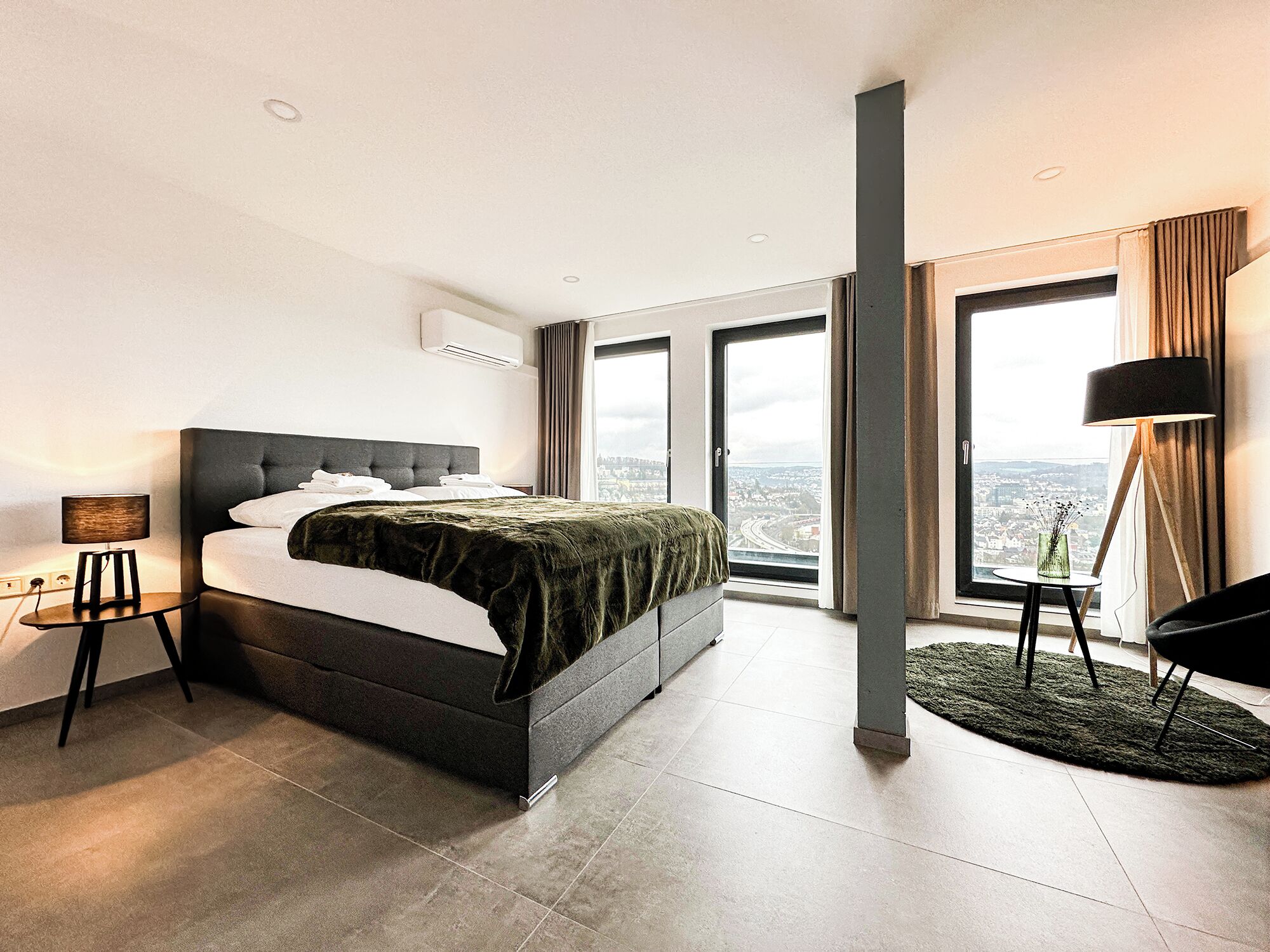 Deluxe-Doppelzimmer, Stadtblick | Individuell dekoriert, Verdunkelungsvorhänge, kostenloses WLAN