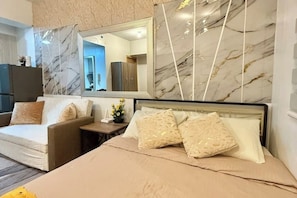 Iron/ironing board, WiFi, bed sheets