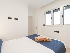 4 kamar tidur dan dilengkapi dengan perabotan berbeda-beda