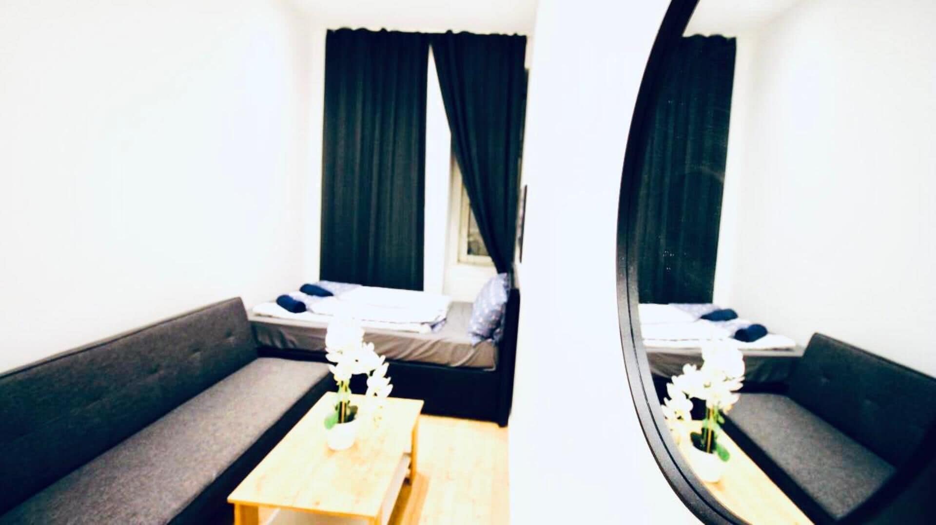 Eenvoudige kamer | Een strijkplank/strijkijzer, gratis wifi