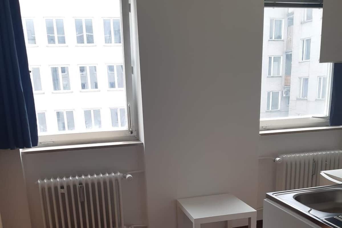 Chambre Simple | Fer et planche à repasser, Wi-Fi gratuit, ameublement personnalisé