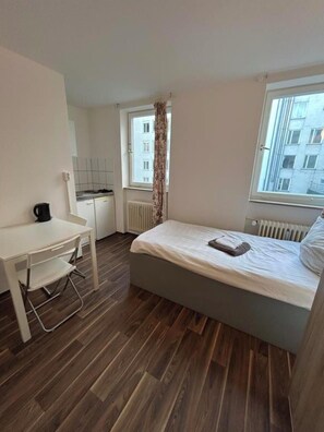 Muebles diferentes, tabla de planchar con plancha y wifi gratis 