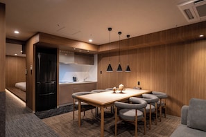 Deluxe Suite, 3 Bedrooms, Non Smoking | Soundproofing, free WiFi - Apartment Hotel 11 Dotonbori 4 (Osaka)