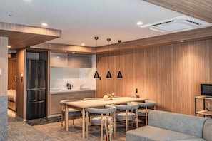Deluxe Suite, 3 Bedrooms, Non Smoking | Soundproofing, free WiFi - Apartment Hotel 11 Dotonbori 4 (Osaka)